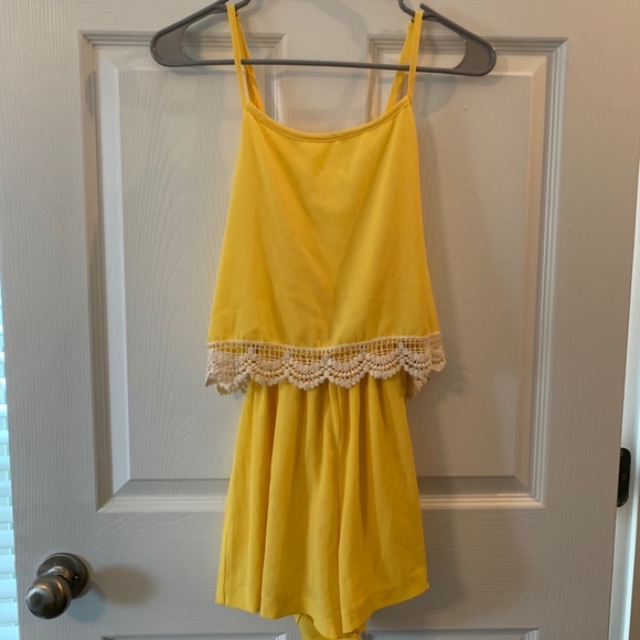 Yellow romper - Picture 1 of 4